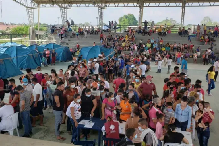 Thousands of refugees flee as armed conflicts on Colombian border continue