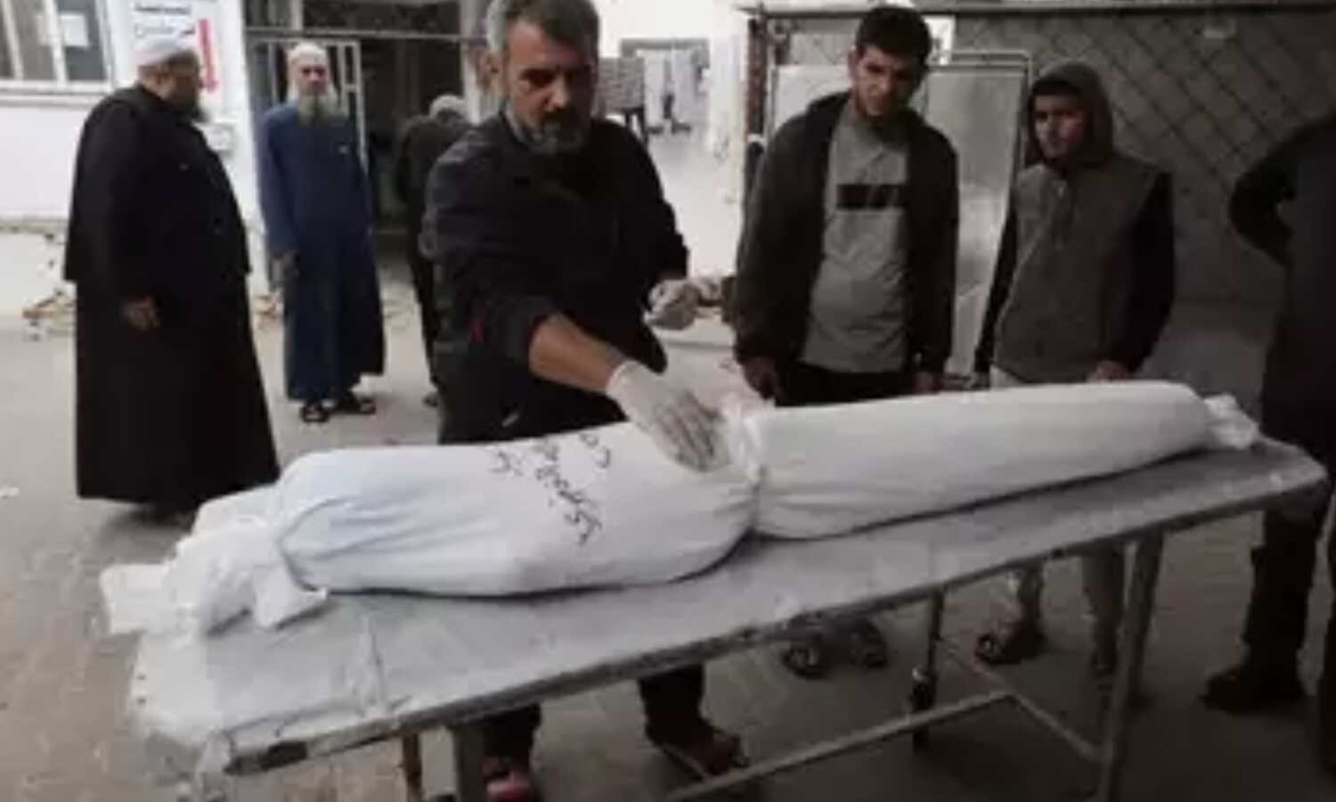 White Shrouds of Gaza: The Poignant Symbol of Collective Mourning and a Call for Peace White Shrouds of Gaza: The Poignant Symbol of Collective Mourning and a Call for Peace