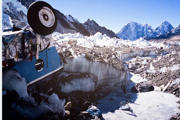 Tragic Helicopter Crash Near Mount Everest Claims Six Lives, Including Mexican Family Members