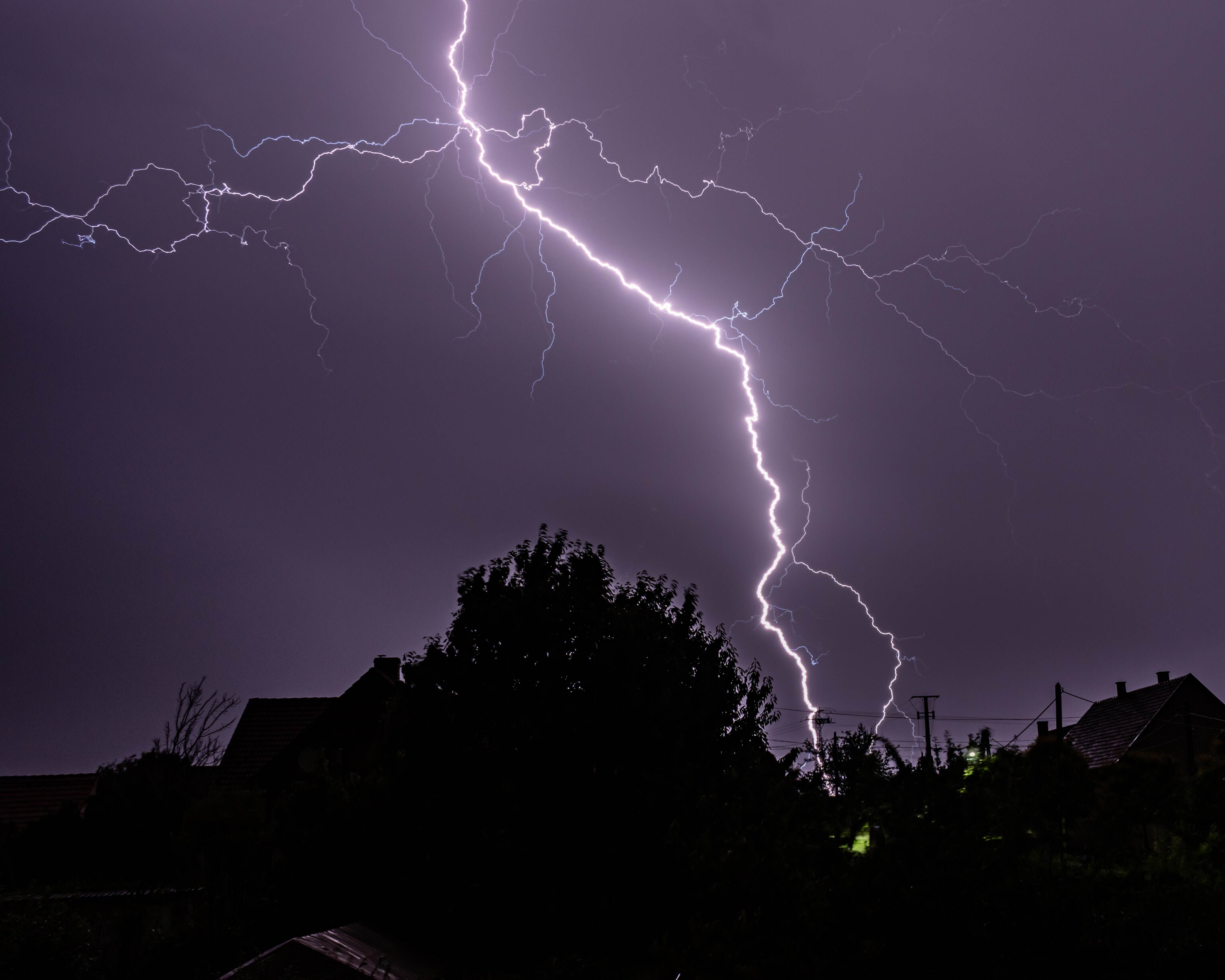 Devastating Lightning Strikes Claim Ten Lives in Pakistans Eastern Punjab