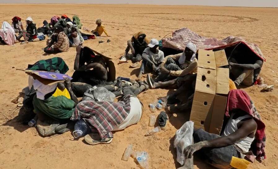 Libyan Border Guards Rescue Dozens of Migrants Deserted by Tunisian Authorities