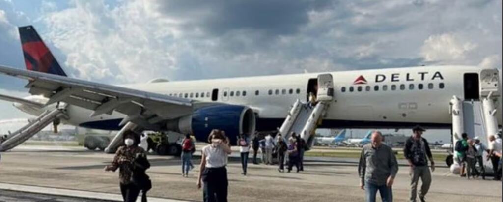 Delta Airlines Plane at Atlanta Airport Experiences Tire Fire Upon Landing - One Injured, Videos Go Viral!