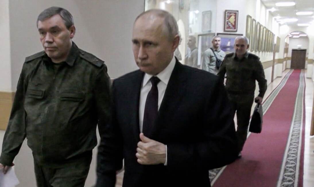 Putin Makes Unprecedented Visit to Southern Military District Amidst Escalating Tensions on Ukrainian Border