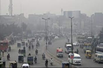 Lahore Chokes in Toxic Smog as Health Crisis Escalates: Authorities Shut Down City for Four Days