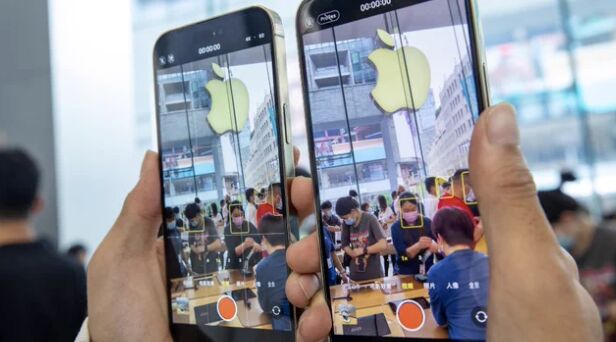 China Bans Apple iPhones and Foreign Devices Amid Escalating US-China Tensions: Implications for Tech Industry and Apples Sales