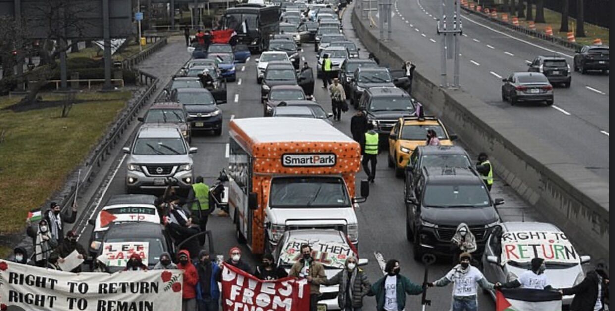 Pro-Palestinian Protests Cause Airport Chaos, 62 Arrested in New York and Los Angeles