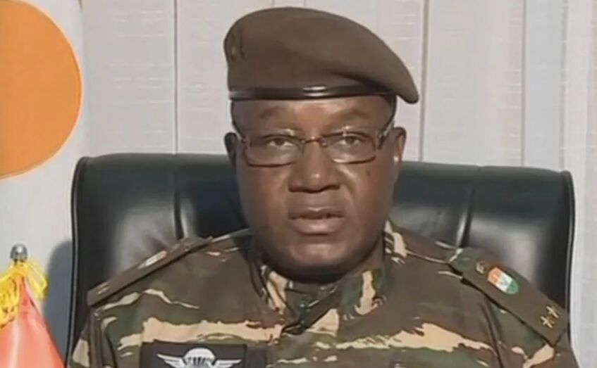 Nigers Presidential Guard Leader Declares Himself Head of Transitional Government in Military Coup