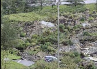 Massive Sinkhole Causes Chaos: Landslide on Swedish Highway to Norway Leads to Accidents and Injuries