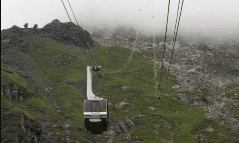 High Drama in Swiss Alps as Cable Car Breakdown Triggers Epic Evacuation of 300 Tourists