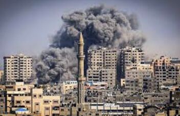 Israel Launches Strikes on Divided Gaza City as US Secretary of State Continues Aid Efforts, International Outcry Grows