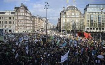 Thousands Rally in Amsterdam as Largest Climate Protest Sweeps Netherlands Ahead of Election