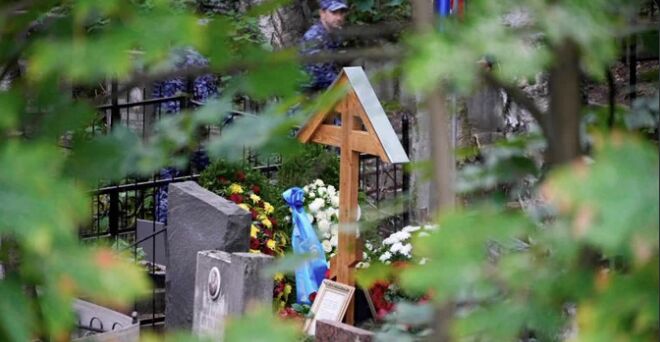 Russian Mercenary Chief Yevgeny Prigozhins Private Funeral Shrouded in Secrecy, Leaving Many Questions Unanswered
