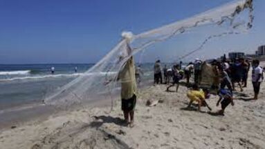 In the Midst of Truce, Displaced Families in Gaza Find Small Reprieve at the Beach – But Despair Lingers