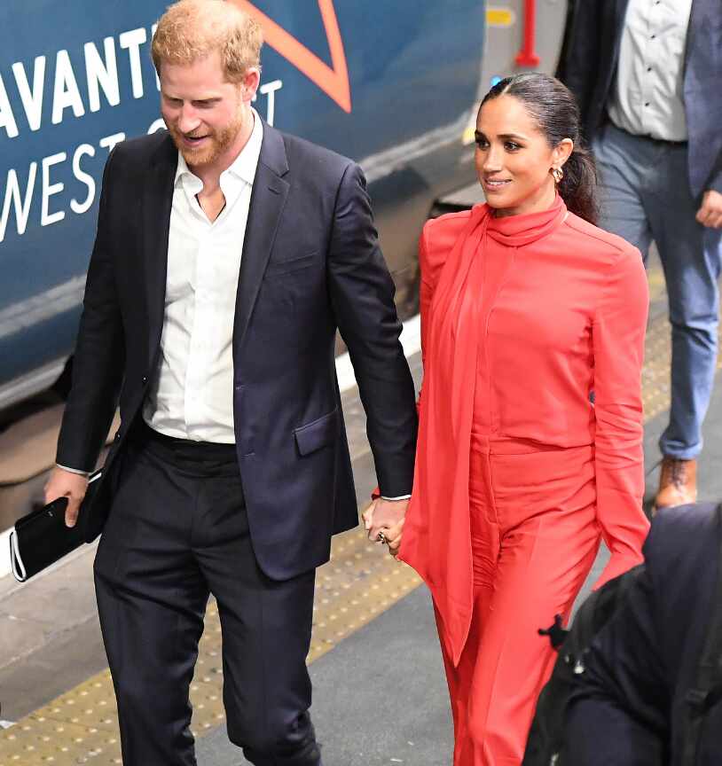 Privacy vs Paparazzi: Prince Harry and Meghan Markles Forbidden Necklace Exposes Struggles in Relationship