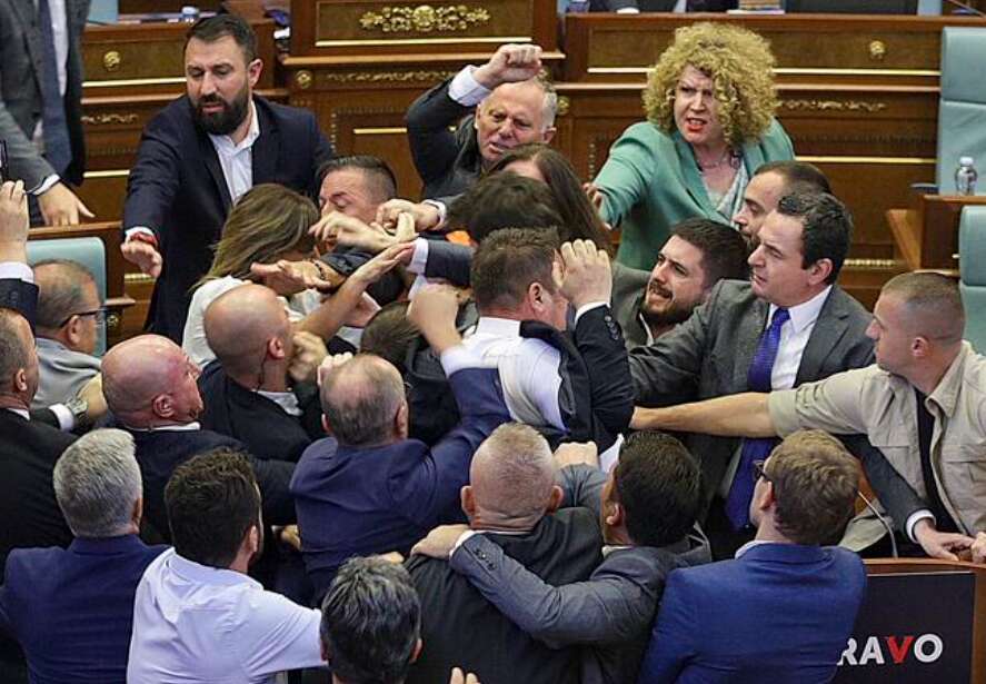 Kosovo Lawmakers Engage in Brawl Over PMs Speech
