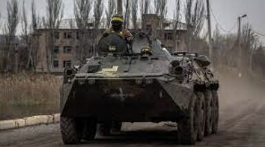Kremlin Takes Defensive Measures as Russian-Ukrainian Tensions Escalate
