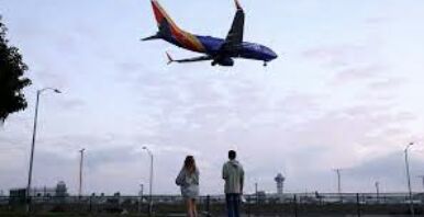 Mans Mid-Air Mayhem: Southwest Flight Chaos as Passenger Jumps Plane and Runs Wild on Tarmac!