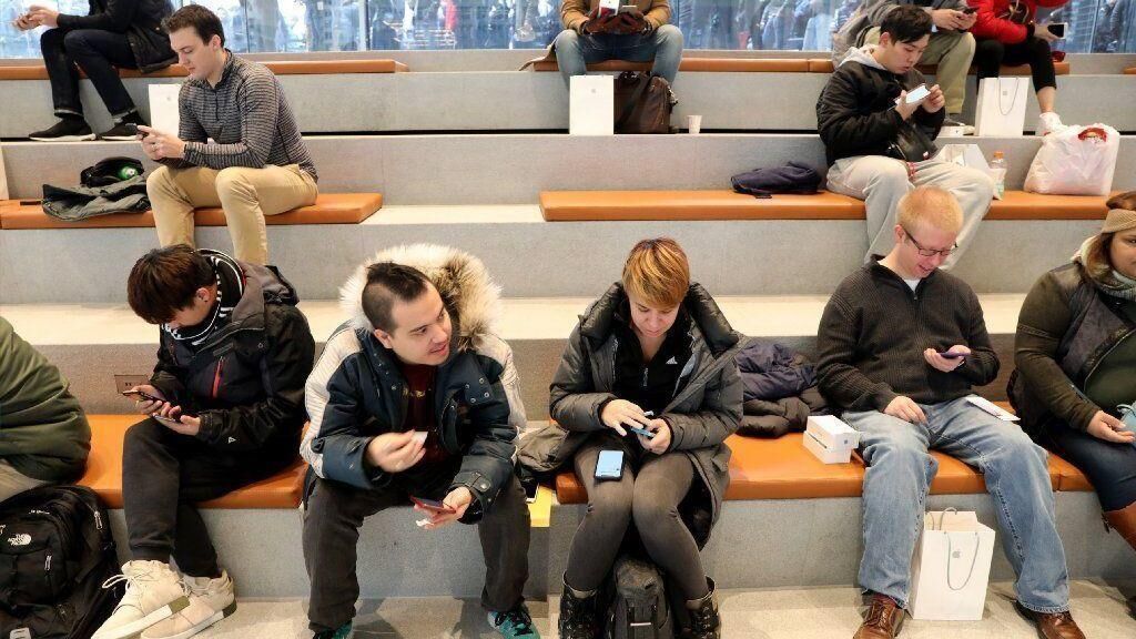 Apple resorts to promo deals, trade-ins to boost iPhone sales