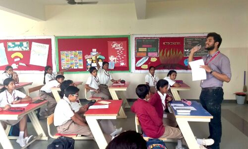 IIT Gold-Medalist Quits a Cushy Job To Transform School Kids Into Changemakers!