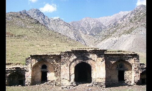 Different places around Heerpora village are reminiscent of Mughal-era inns constructed for emperors who had stayed there around 350 years back. Different places around Heerpora village are reminiscent of Mughal-era inns constructed for emperors who had stayed there around 350 years back.