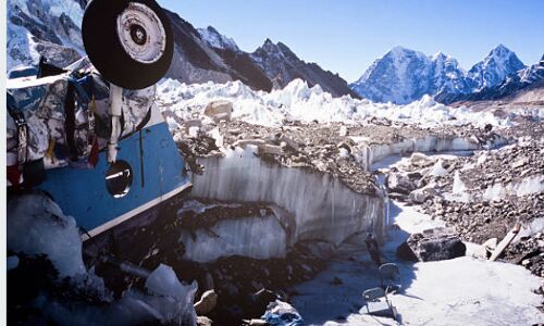 Tragic Helicopter Crash Near Mount Everest Claims Six Lives, Including Mexican Family Members