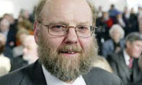 Pioneering Cloning Scientist Ian Wilmut, Creator of Dolly the Sheep, Dies at Age 79