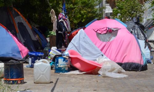 Migrants in Tunisia Struggle to Survive as Heatwave Hits 50°C, Urgent Action Needed Migrants in Tunisia Struggle to Survive as Heatwave Hits 50°C, Urgent Action Needed