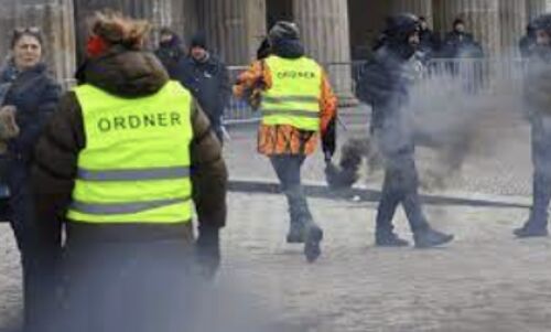 Farmers Flood Berlin in Massive Protest Against Tax Increases, Government Scrambles for Solutions