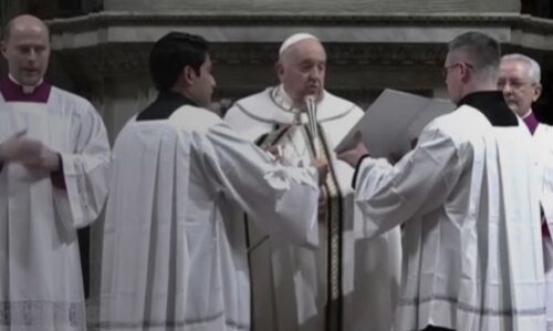 Pope Francis Slams Weapons Industry in Christmas Day Appeal for Peace Pope Francis Slams Weapons Industry in Christmas Day Appeal for Peace