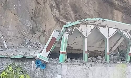 Brave Police Officer Killed in Tragic Suicide Bombing at Historic Mosque in Pakistan Brave Police Officer Killed in Tragic Suicide Bombing at Historic Mosque in Pakistan