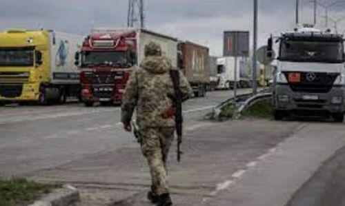 Polish Truckers Block Ukraine Border, Demand Government Action as Loss of Business Persists
