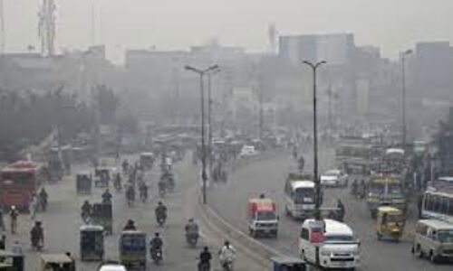 Lahore Chokes in Toxic Smog as Health Crisis Escalates: Authorities Shut Down City for Four Days Lahore Chokes in Toxic Smog as Health Crisis Escalates: Authorities Shut Down City for Four Days