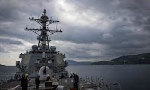 US Warship and Commercial Vessels Targeted in Red Sea Attack Amid Escalating Maritime Tensions US Warship and Commercial Vessels Targeted in Red Sea Attack Amid Escalating Maritime Tensions