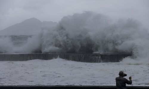 Typhoon Haikui Wreaks Havoc in Taiwan: Thousands Evacuated, Power Loss, and Extensive Damage Reported Typhoon Haikui Wreaks Havoc in Taiwan: Thousands Evacuated, Power Loss, and Extensive Damage Reported