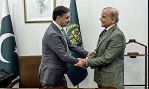 Pakistans Interim Government Seeks Economic Stability Ahead of National Elections