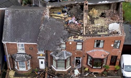 Storm Gerrit wreaks havoc in the UK: high winds, heavy snow, and rain cause damage and power outages