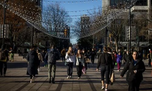 Canadas Population Surges to Historic High, Fuelled by International Migration Canadas Population Surges to Historic High, Fuelled by International Migration