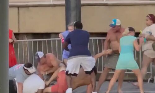 Brawl on Alabama Riverfront: 16-Year-Old Jumped in to Save Dock Worker, Now Dubbed Black Aquaman! Brawl on Alabama Riverfront: 16-Year-Old Jumped in to Save Dock Worker, Now Dubbed Black Aquaman!