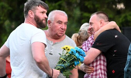 Kremlin Condemns Zelenskys Decision to Repatriate Ukrainian Commanders