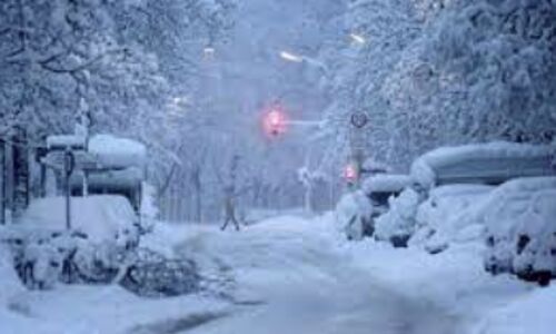 Winter Chaos in Munich: Record Snowfall Paralyzes Airport and Trains, Stranding Passengers and Canceling Flights Winter Chaos in Munich: Record Snowfall Paralyzes Airport and Trains, Stranding Passengers and Canceling Flights