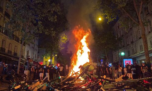 Call for Calm as Paris Mayors Home Attacked in Latest Unrest