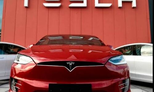 Tesla delivers record 184,800 cars and generates $6.3 billion in second quarter