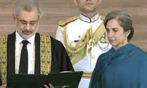Justice Qazi Faez Isa Sworn In as Pakistans 29th Chief Justice, Vows to Restore Prestige and Efficiency