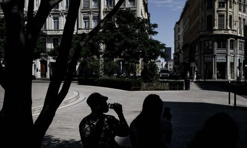 Record-Breaking Heatwave Sweeps Central U.S., Posing Health Risks and Fueling Climate Change Concerns