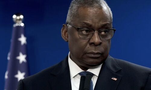 US Defense Secretary Lloyd Austins Health Crisis Ignites Controversy: Lack of Transparency Sparks Policy Review