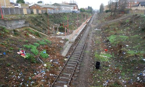 Garbage on Mumbai railway tracks to be removed by Special Muck trains Garbage on Mumbai railway tracks to be removed by Special Muck trains
