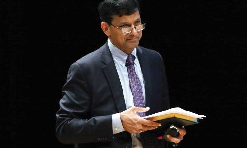 Satire: Raghuram Rajan, you should learn economics from Rajiv Kumar