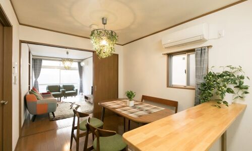 Airbnb Will Invest Up to $200 Million in India’s Budget Hotel Chain Oyo