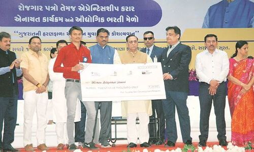 People from Rahul Gandhi’s constituency come to Gujarat for work: CM Rupani