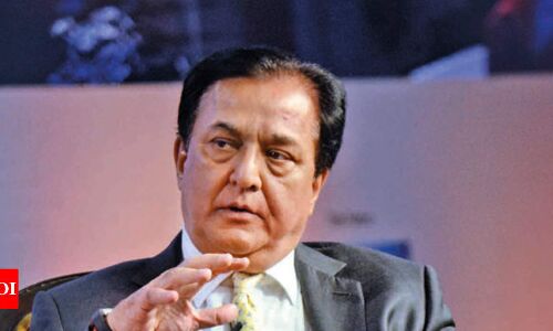 Moody’s cuts Yes Bank rating over governance - Times of India